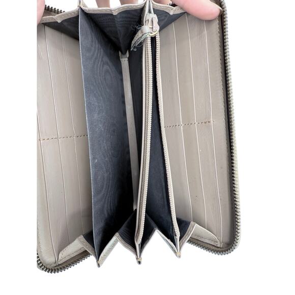 Gucci GG Marmont Zip Around Wallet – Taupe Matelassé Leather (Authentic) - Picture 3 of 6